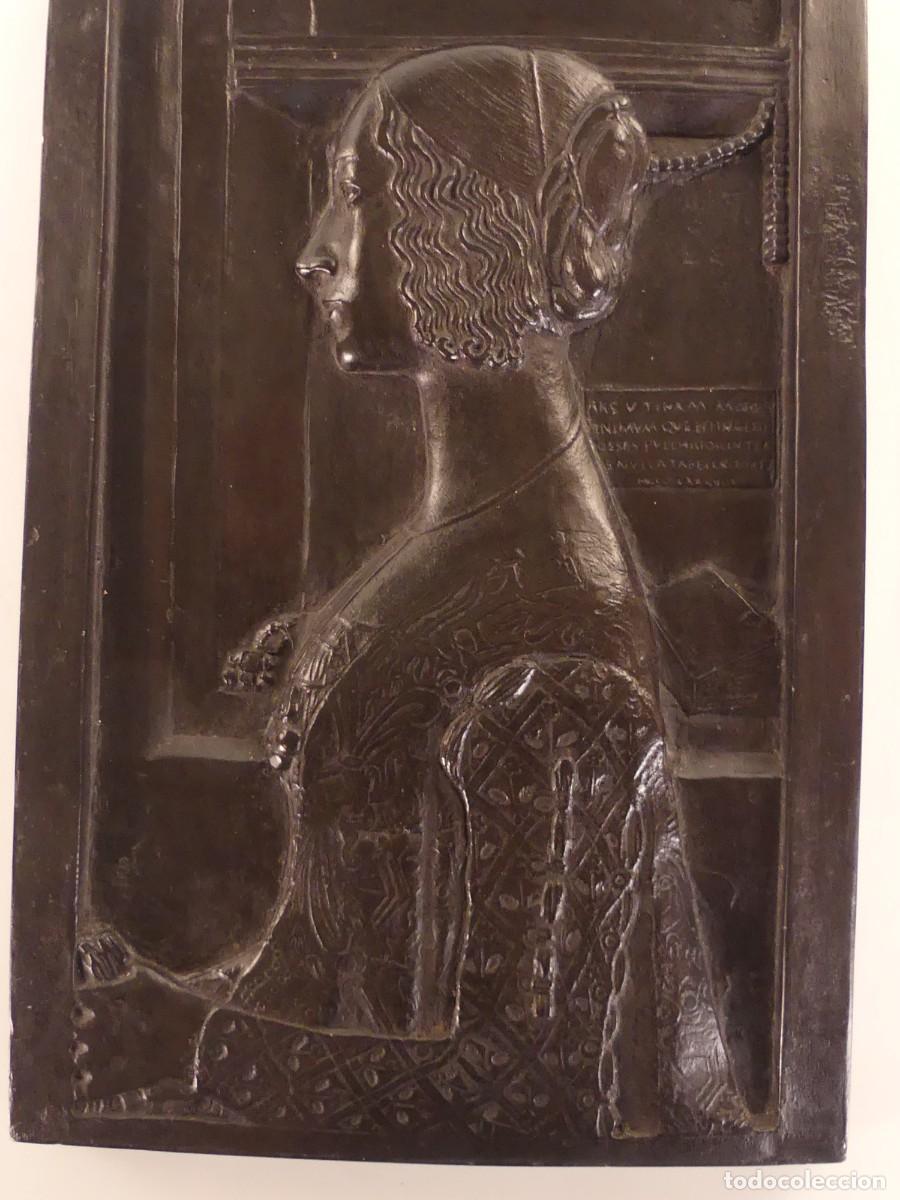 Otros objetos de arte: PLACA DE METAL DAMA DE EPOCA - Foto 2