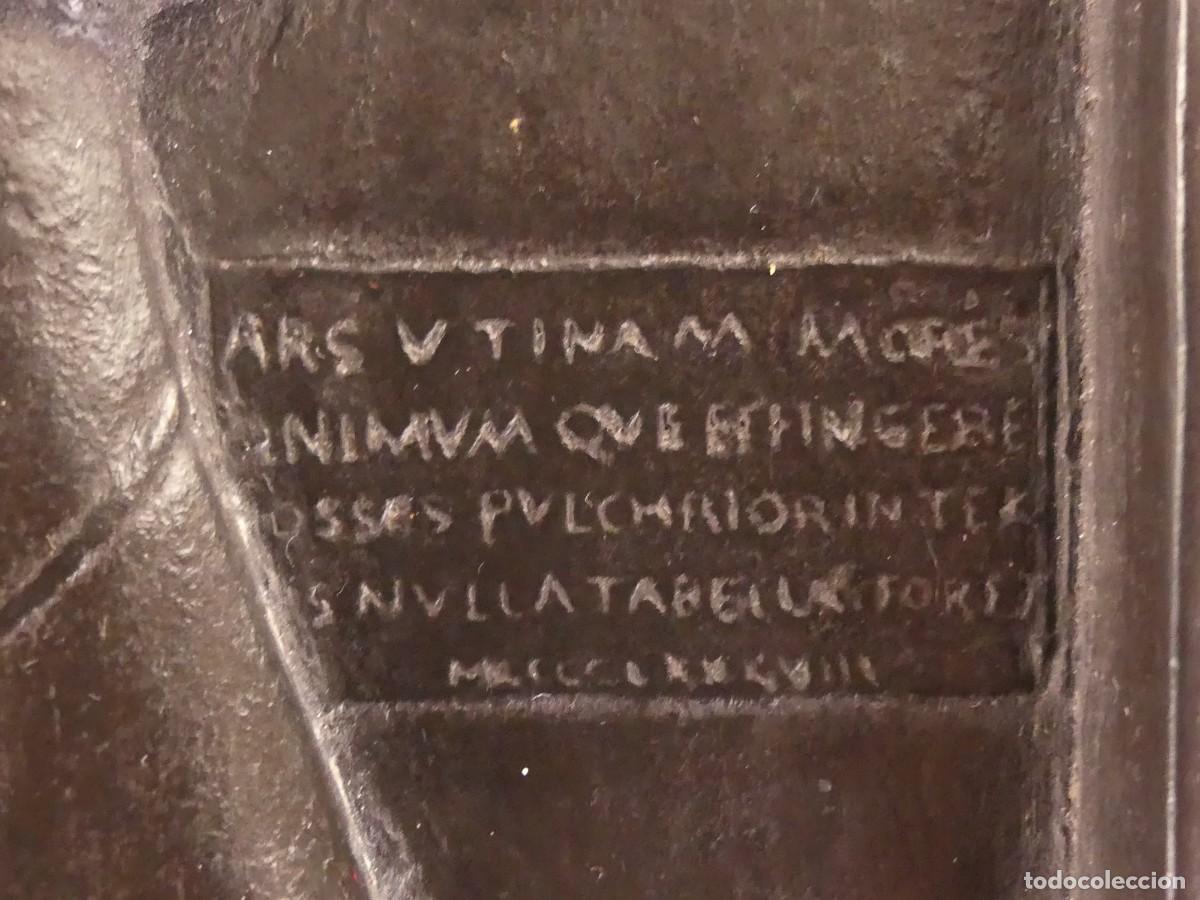 Otros objetos de arte: PLACA DE METAL DAMA DE EPOCA - Foto 3