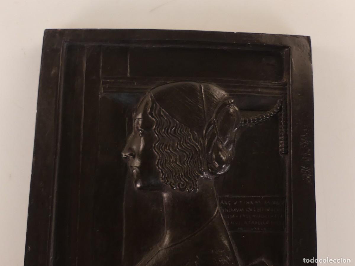 Otros objetos de arte: PLACA DE METAL DAMA DE EPOCA - Foto 6