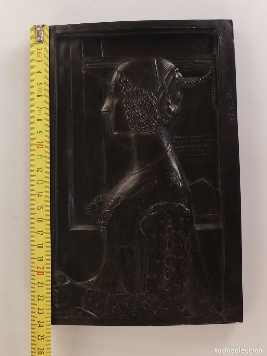 Otros objetos de arte: PLACA DE METAL DAMA DE EPOCA - Foto 8