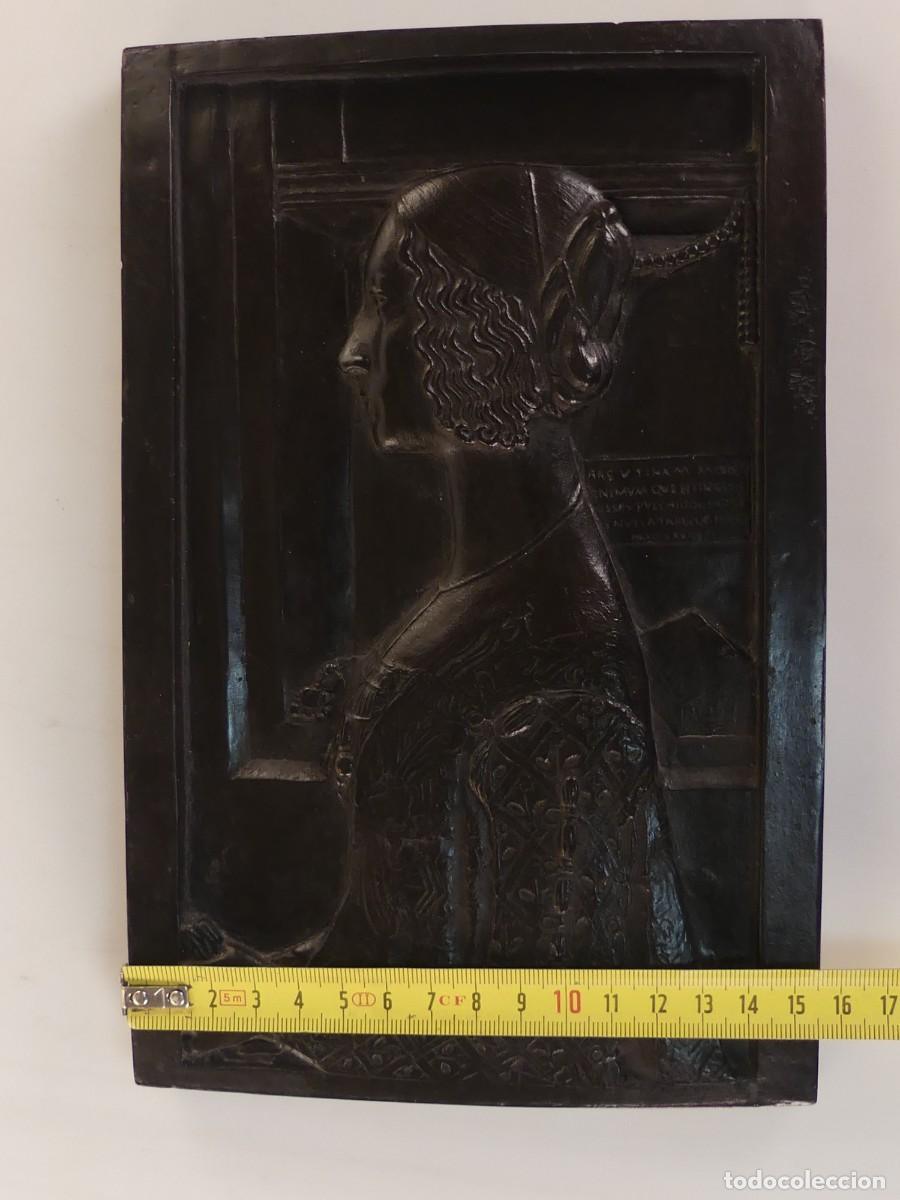 Otros objetos de arte: PLACA DE METAL DAMA DE EPOCA - Foto 9