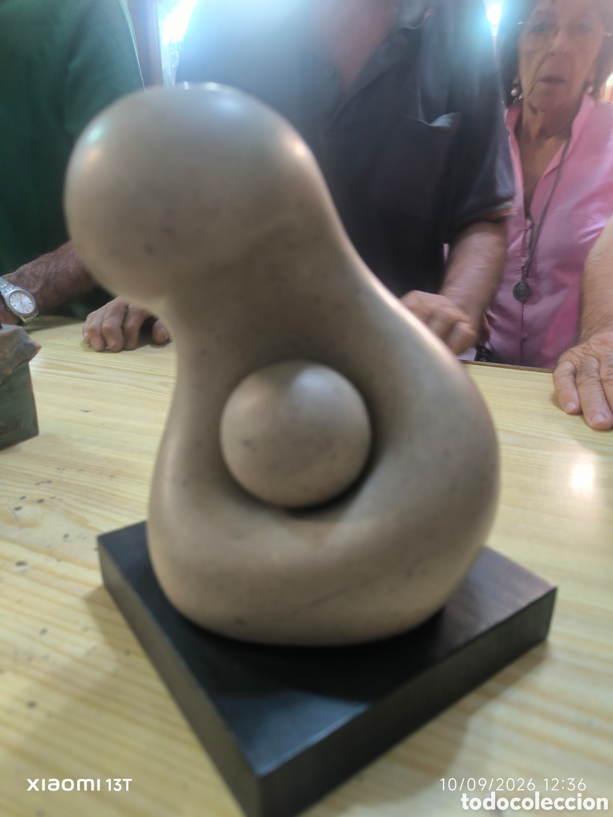 Otros objetos de arte: Escultura Madre e hijo artista Hannola