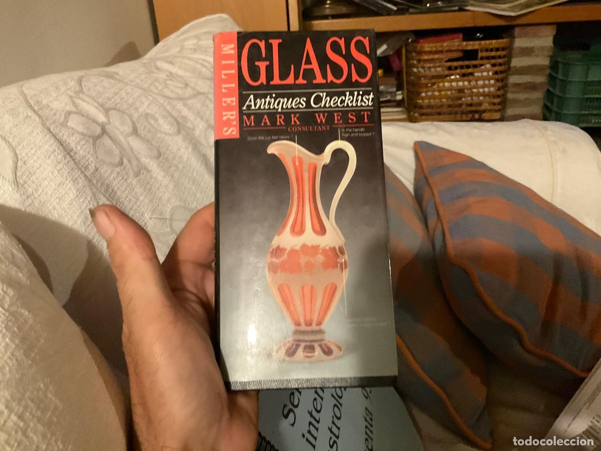 Otros objetos de arte: Glass. Antiques checklist.Mari west miller&rsquo;s