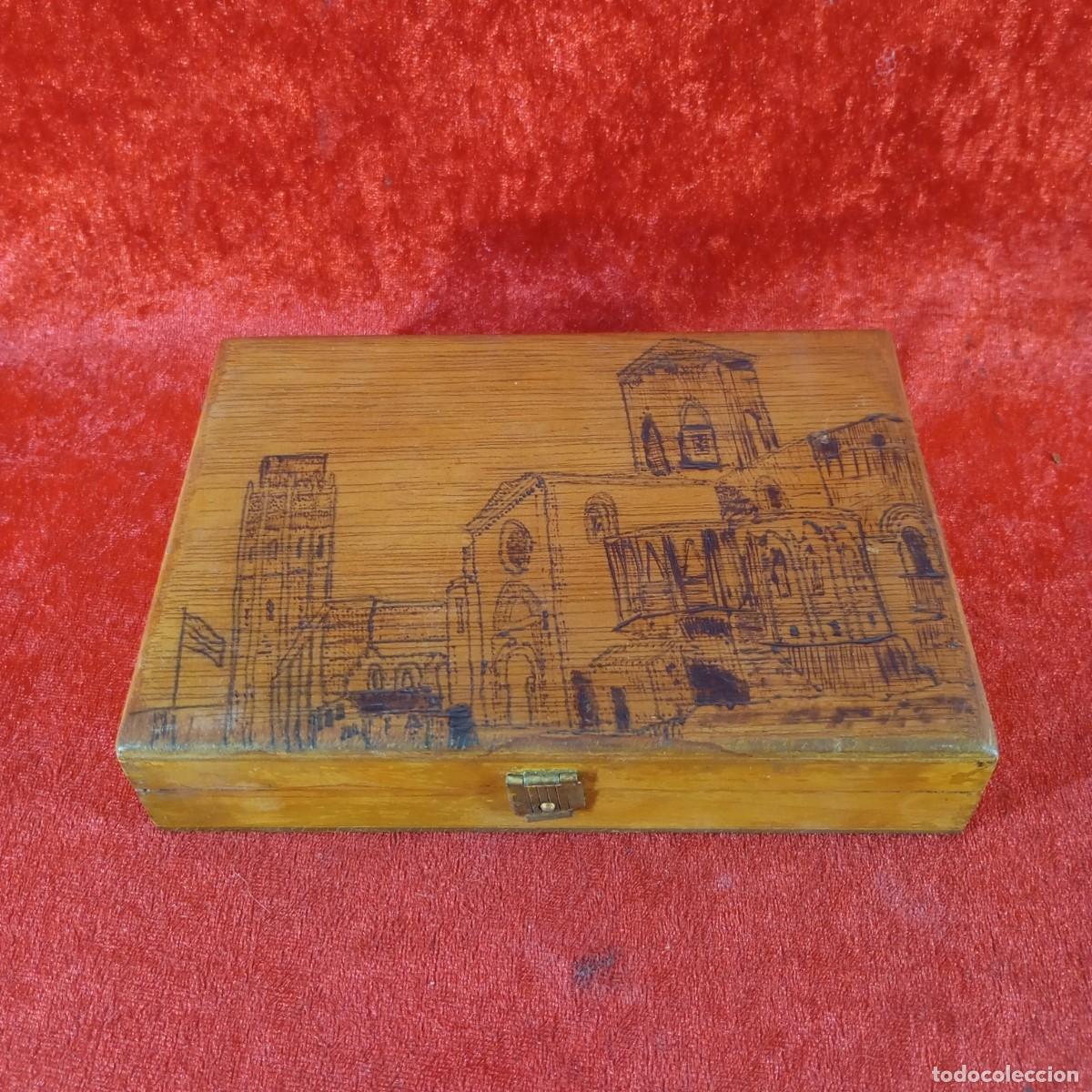 Otros objetos de arte: PRECIOSA CAJA PIROGRABADA DEL CASTILLO DE L&Eacute;RIDA - SEU VELLA DE LLEIDA CASTELL - 16,5 CM - OBRA ARTE