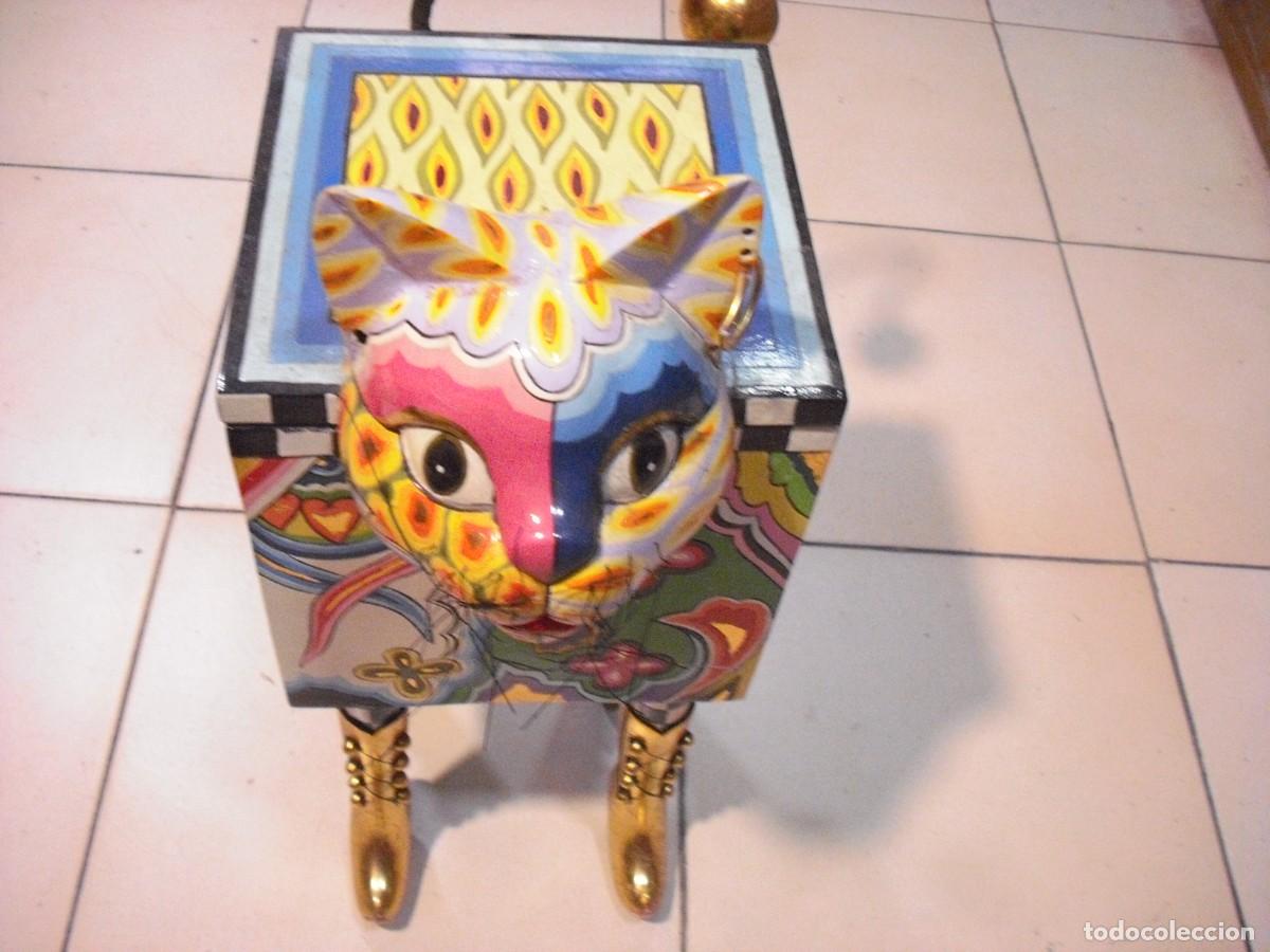 Otros objetos de arte: ESTATUA DE GATO CON CAJA TOMS DRAG, POP ART XXL
