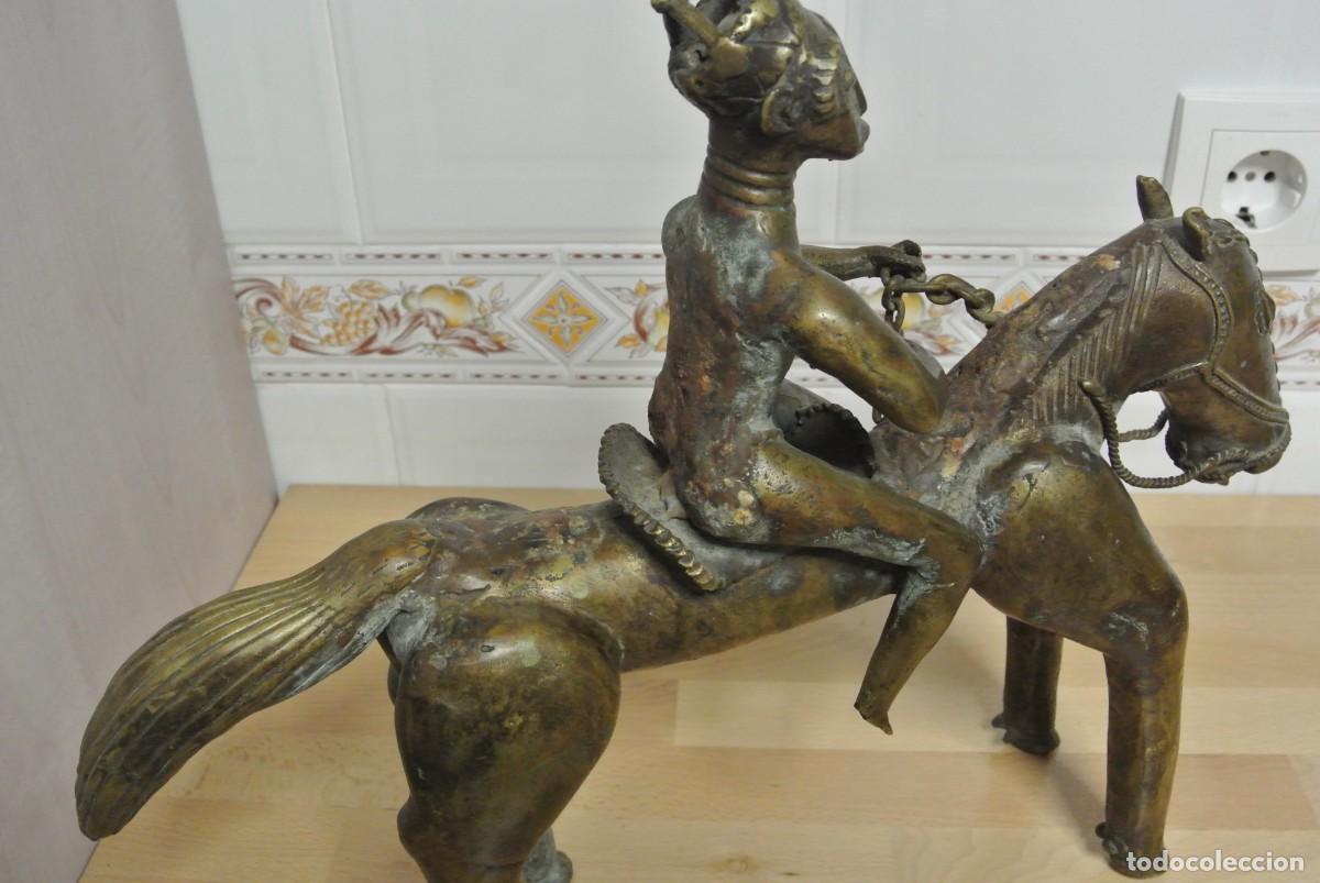 Otros objetos de arte: ESCULTURA EN BRONCE ARTE AFRICANO