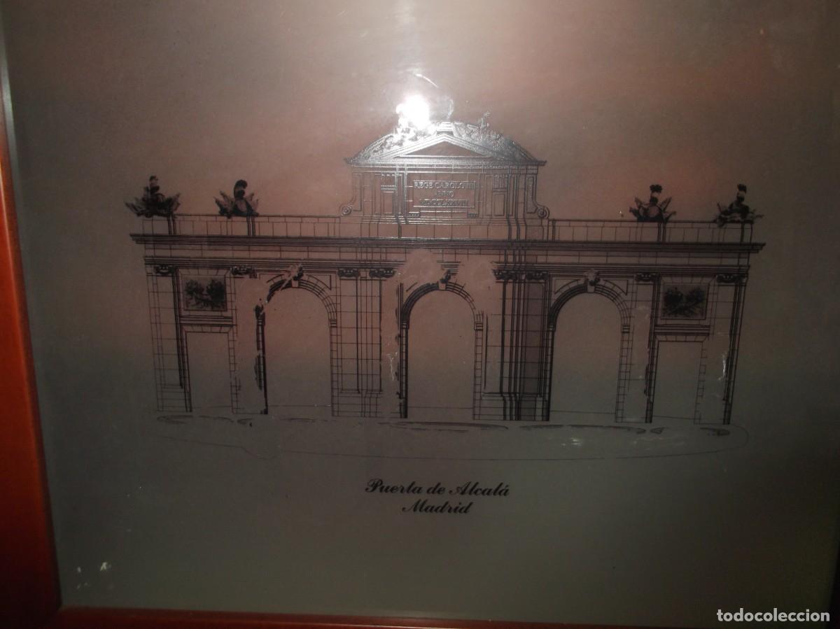 Otros objetos de arte: Cuadro de la Puerta de Alcal&aacute; en cristal pintado.Hispania - Foto 3