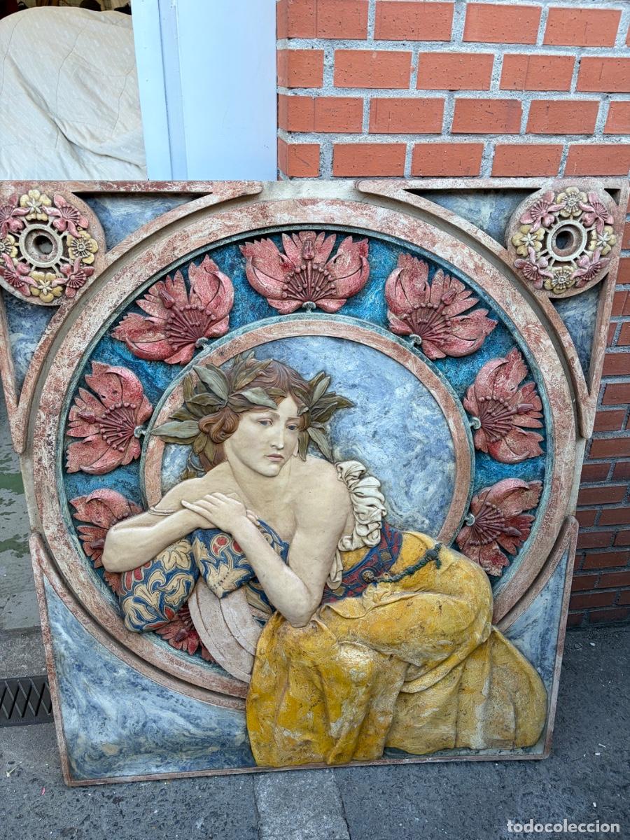 Otros objetos de arte: MUSA DE MUCHA CUADRO RELIEVE ARTE OREJUDO