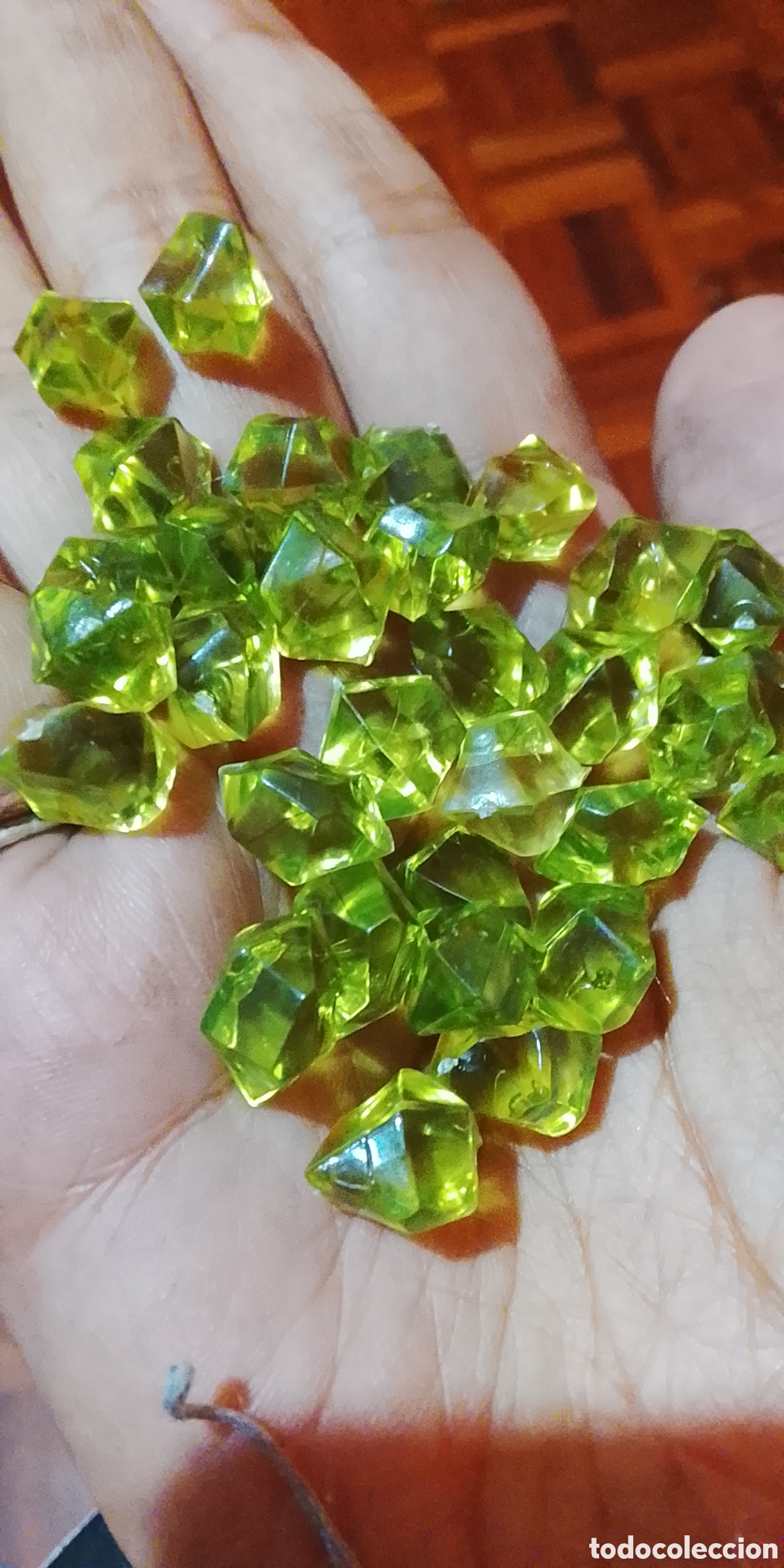 Otros objetos de arte: Piedra de oja olivo mineral