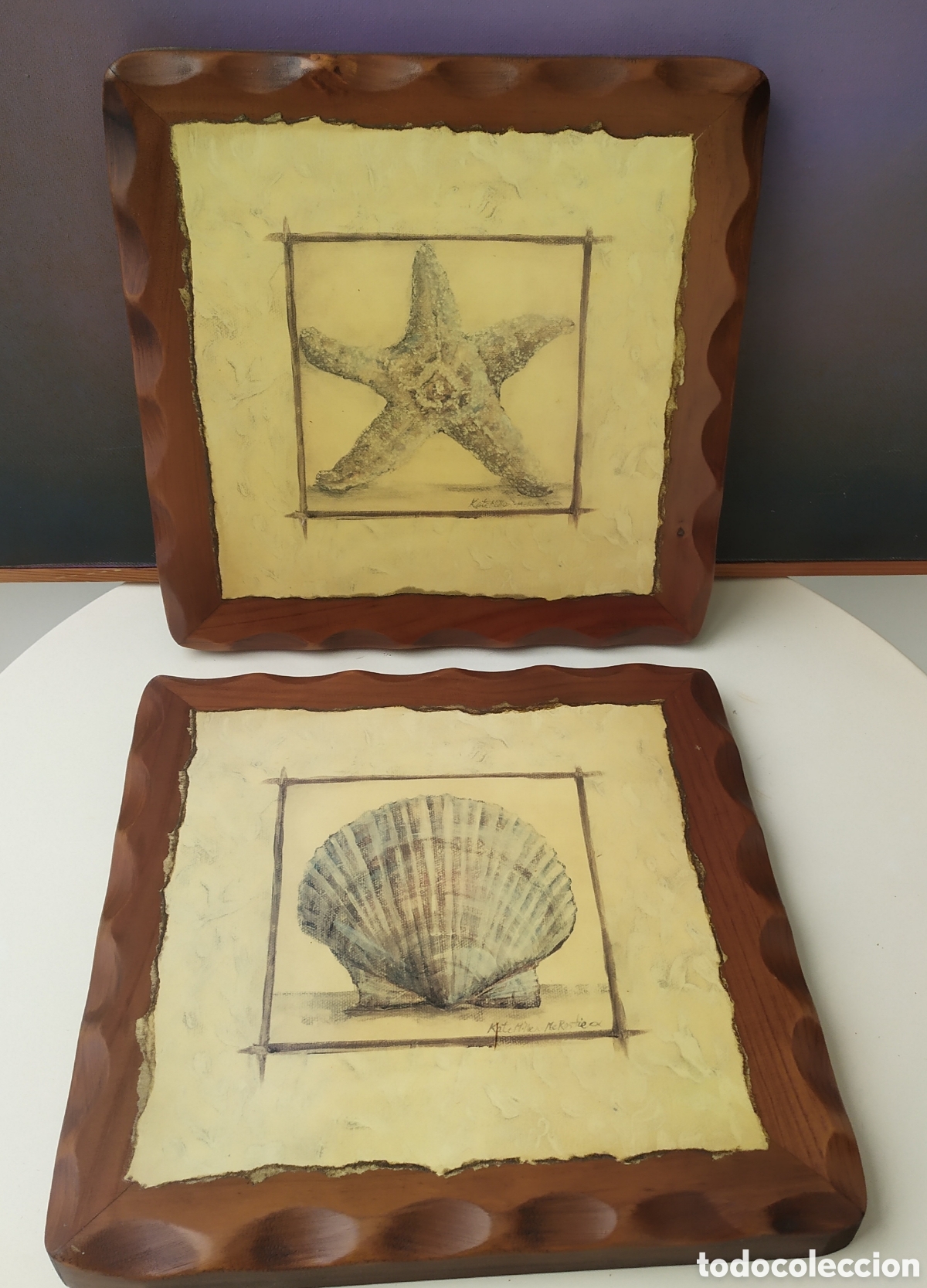 Otros objetos de arte: Lote de 2 cuadros vintage de inspiraci&oacute;n Marina sobre madera maciza torneada. Miden 27.5x27.5 cm. Lo