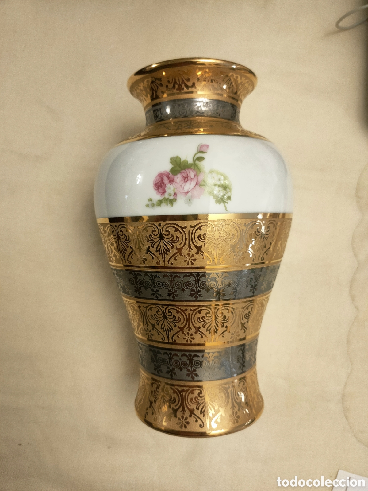 Otros objetos de arte: Florero de porcelana de bohemia platino y oro
