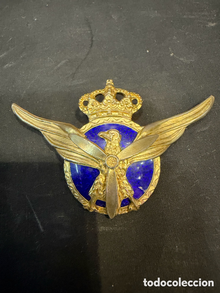 Otros objetos de arte: Lote de medallas y distintivos