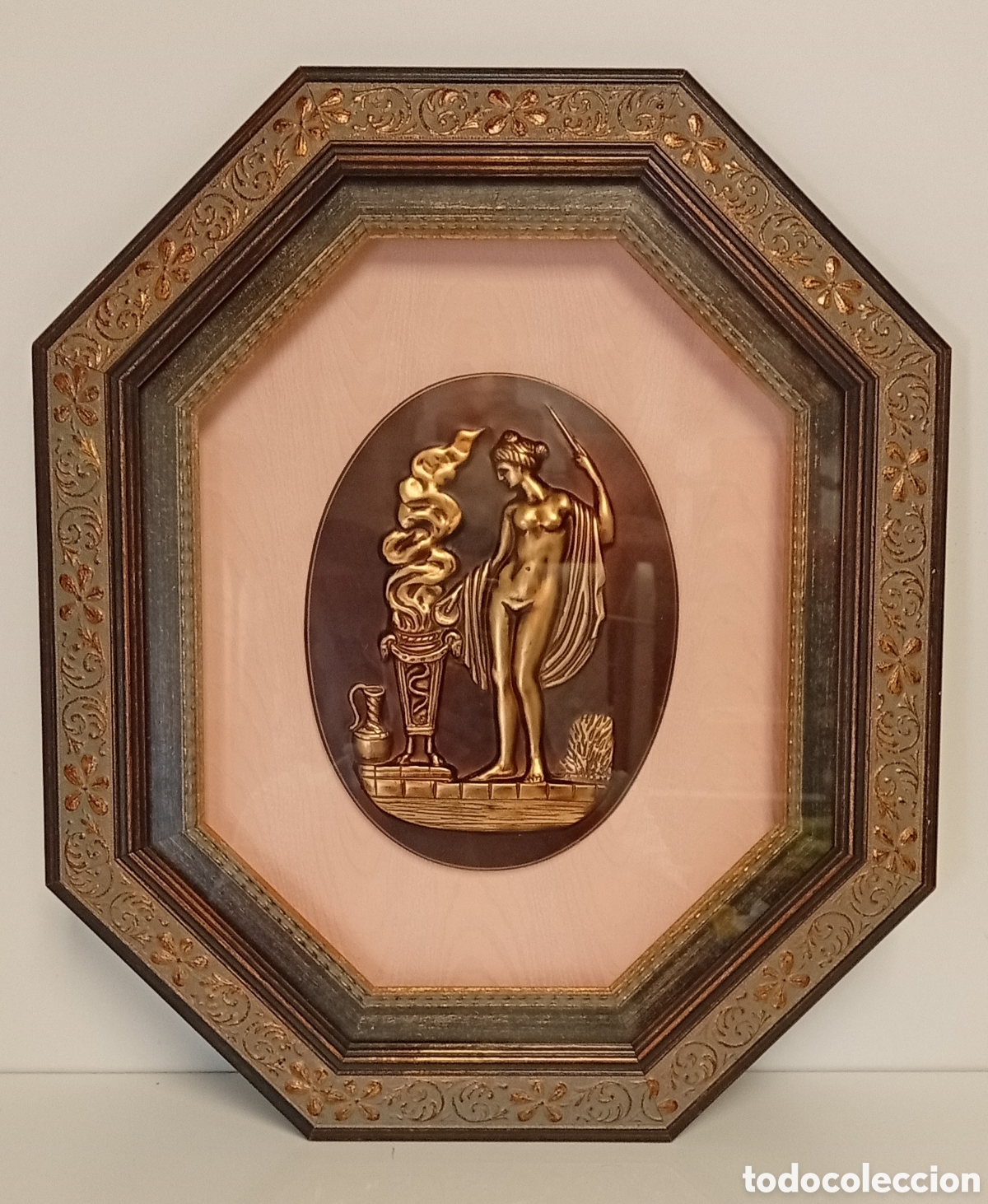 Otros objetos de arte: .CUADRO OCTOGONAL VINTAGE RELIEVE CLASICO