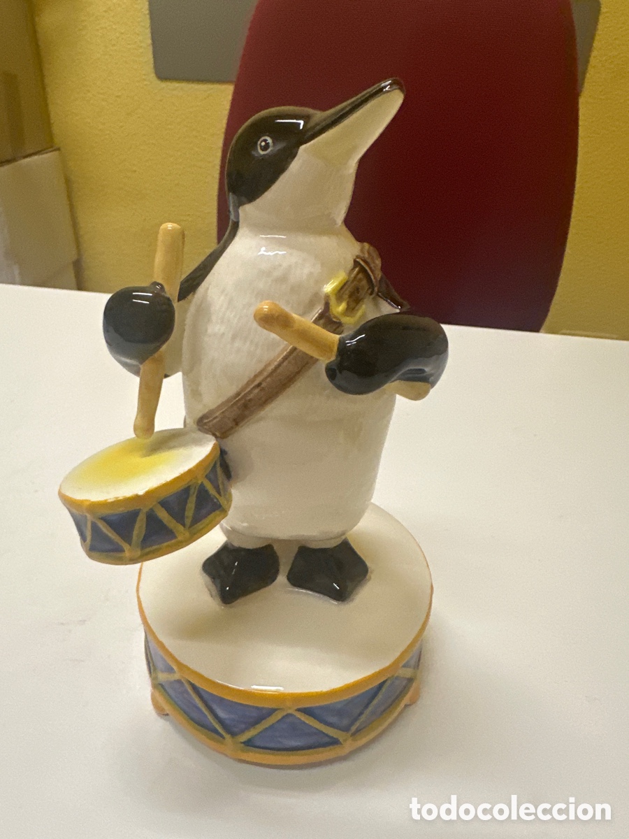 Otros objetos de arte: Caja de M&uacute;sica Cer&aacute;mica Ping&uuml;ino 20cm alto x 11cm di&aacute;metro
