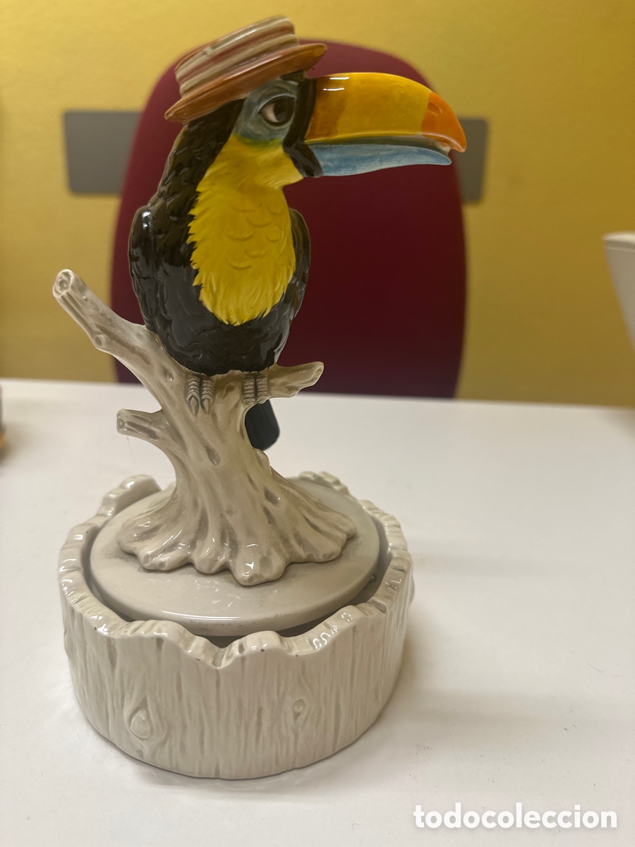 Otros objetos de arte: Caja de M&uacute;sica Cer&aacute;mica Tuc&aacute;n 20cm alto x 13cm di&aacute;metro