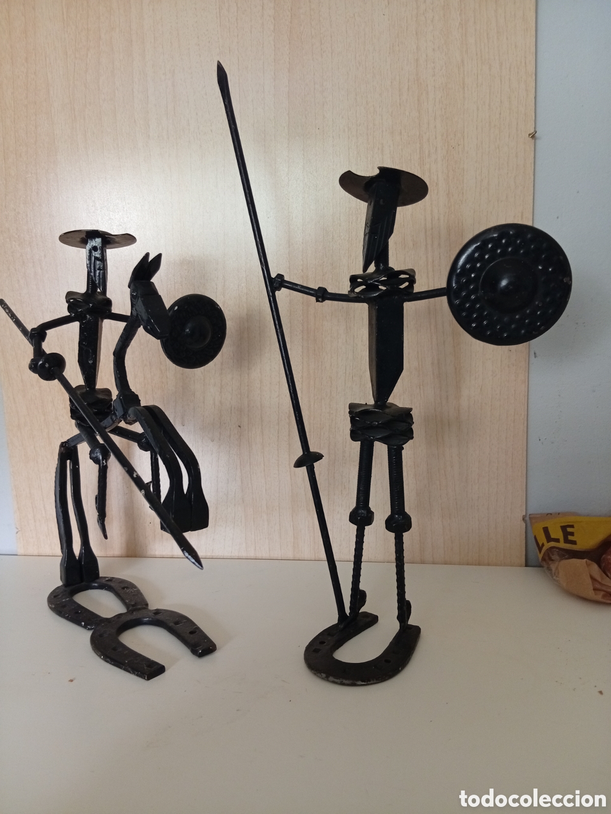 Otros objetos de arte: Dos esculturas del Quijote en hierro