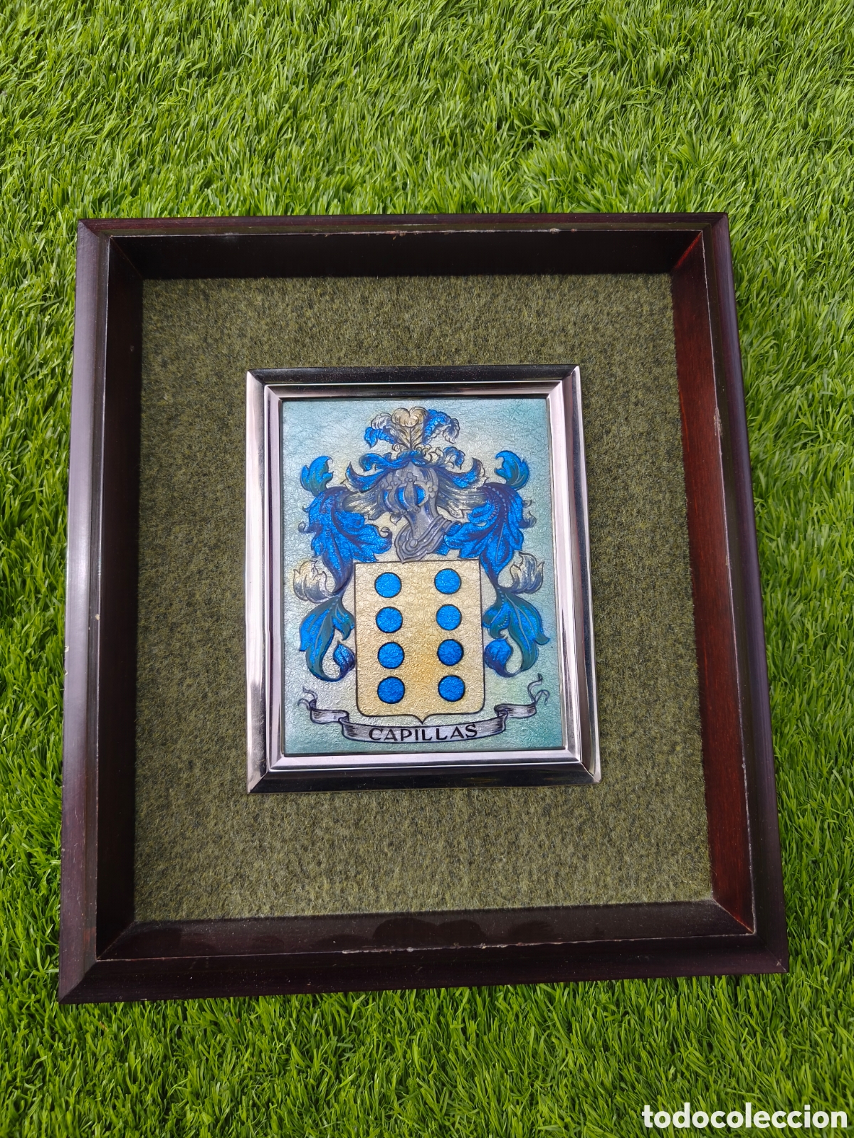Otros objetos de arte: : Cuadro Her&aacute;ldico del Apellido Capillas &ndash; Escudo de Armas Vintage (27x24 cm)