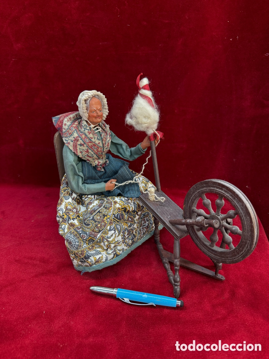 Otros objetos de arte: Antigua Santon-Figura de ceramica,Mujer hilando lana!