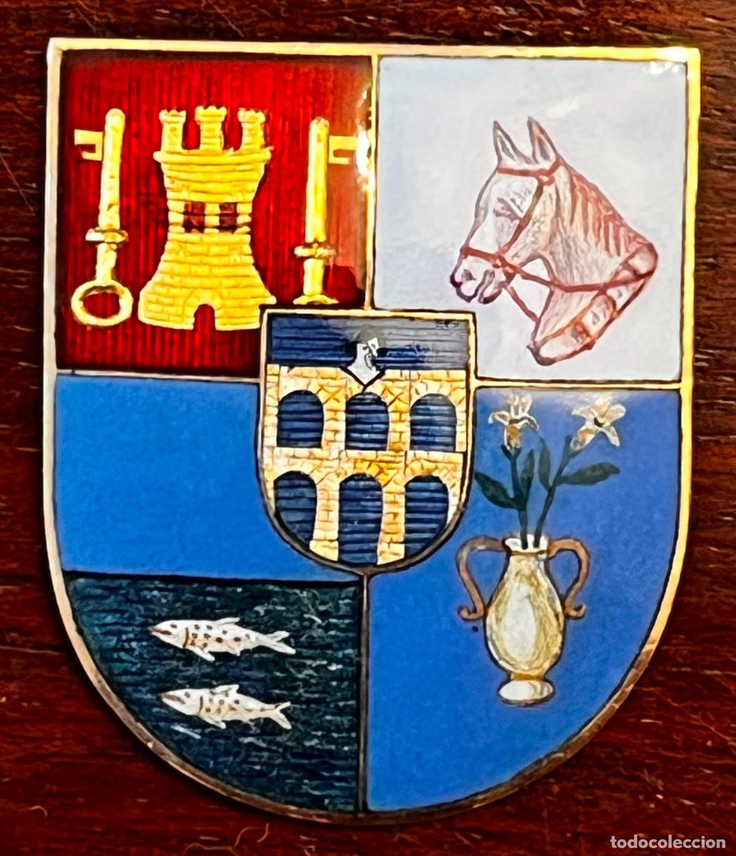 Other art objects: ANTIGUO ESCUDO DE LA PROVINCIA DE SEGOVIA, ESMALTE POLICROMADO SOBRE COBRE, 3,5 X 3 CM