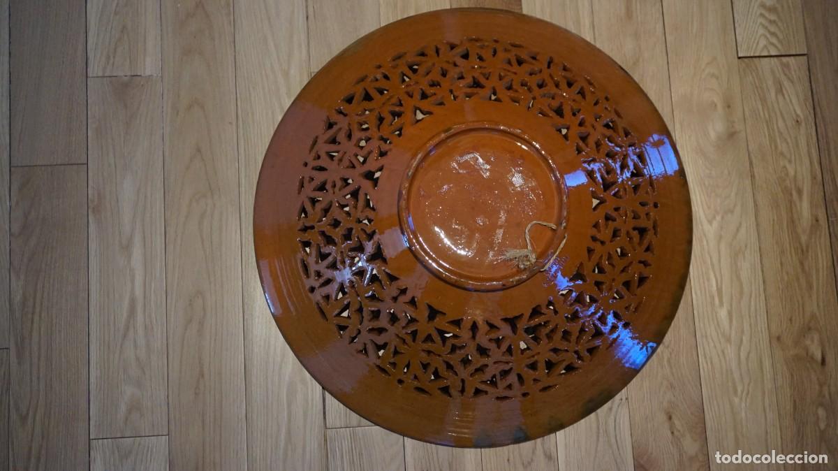 Otros objetos de arte: Plato cer&aacute;mico Melchor Tito. - Foto 5