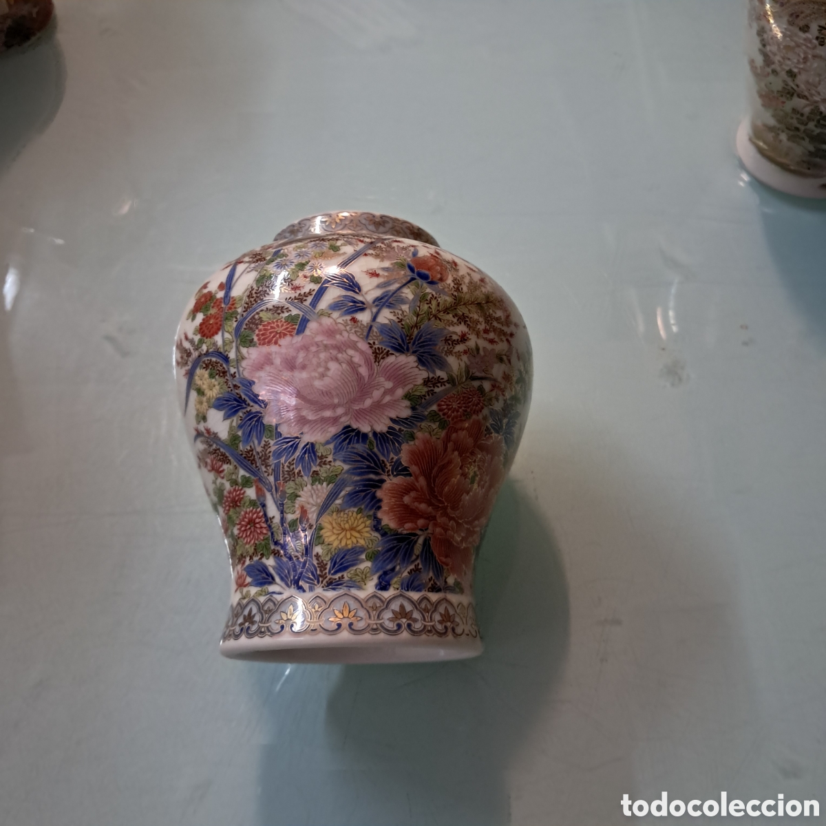 Otros objetos de arte: JARR&Oacute;N DE PORCELANA JAPONESA SHIBATA TOKI. PINTADO A MANO. Circa 1980 CA.