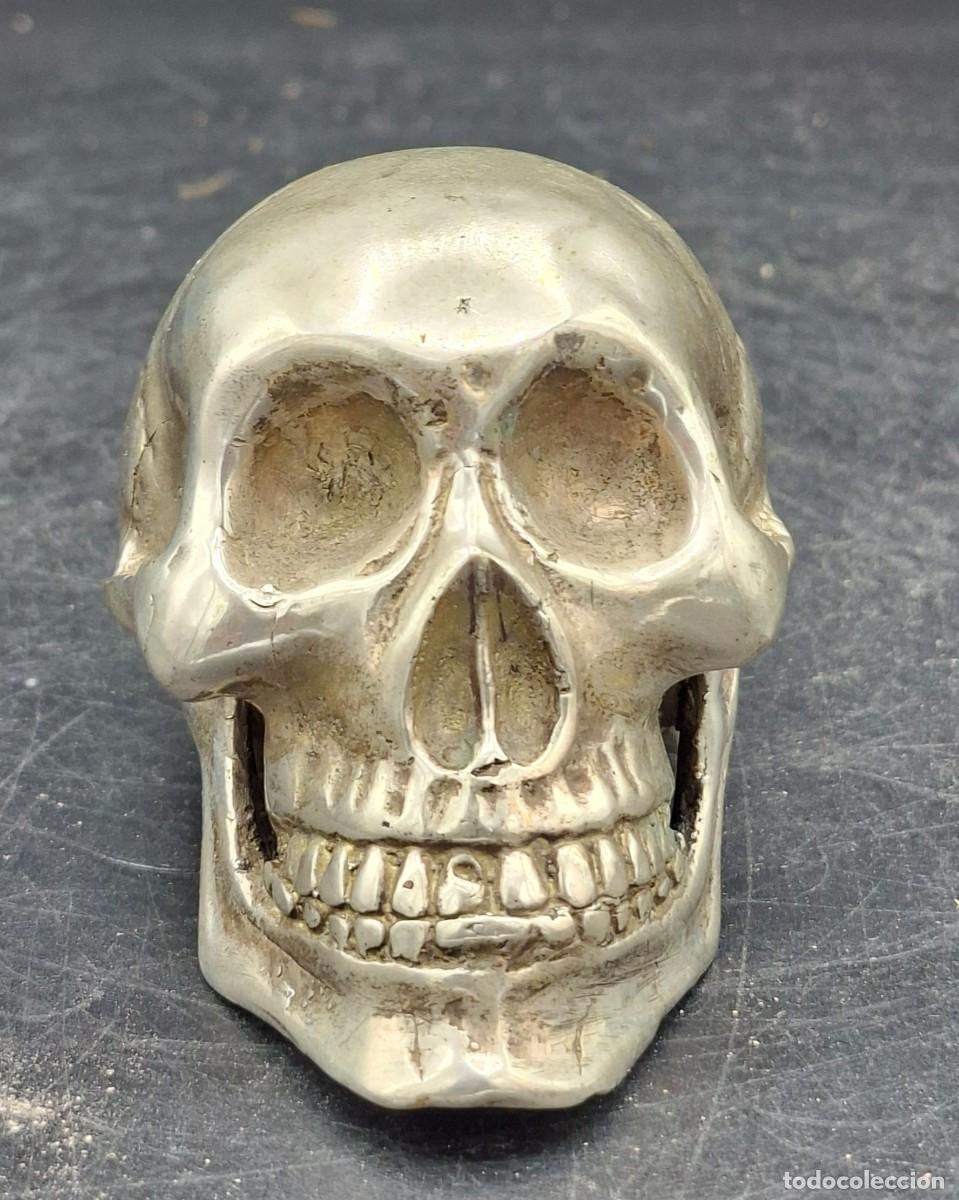 Otros objetos de arte: Calavera pisapapeles en metal para escritorio o memento mori