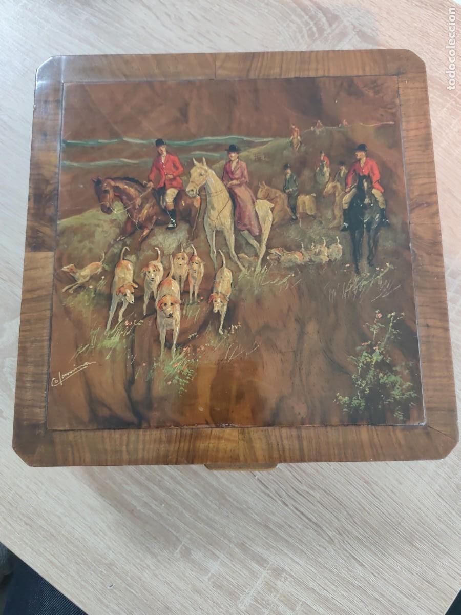 Otros objetos de arte: Caja marqueter&iacute;a pintura de caza