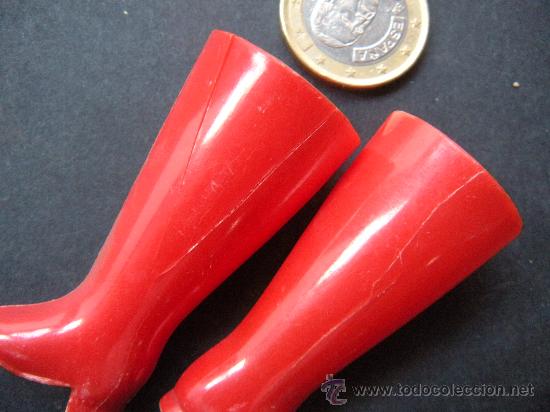 Vestidos mu&ntilde;eca espa&ntilde;ola cl&aacute;sica: PAR DE BOTAS ROJAS EN PASTA CELULOIDE. MU&Ntilde;ECA. - Foto 2