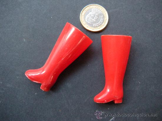 Vestidos mu&ntilde;eca espa&ntilde;ola cl&aacute;sica: PAR DE BOTAS ROJAS EN PASTA CELULOIDE. MU&Ntilde;ECA. - Foto 1