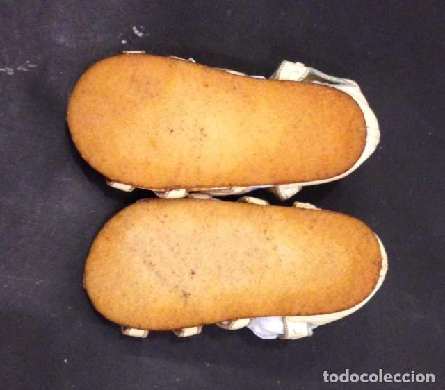 Vestidos mu&ntilde;eca espa&ntilde;ola cl&aacute;sica: sandalias antiguas de mu&ntilde;eca. - Foto 2