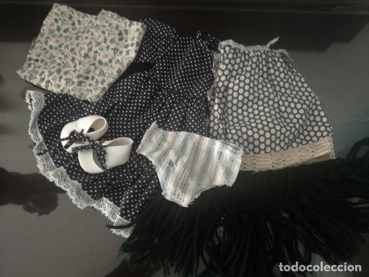 Vestidos mu&ntilde;eca espa&ntilde;ola cl&aacute;sica: LOTE DE TRAJES Y COMPLEMENTOS PARA MU&Ntilde;ECAS ANTIGUA - Foto 1