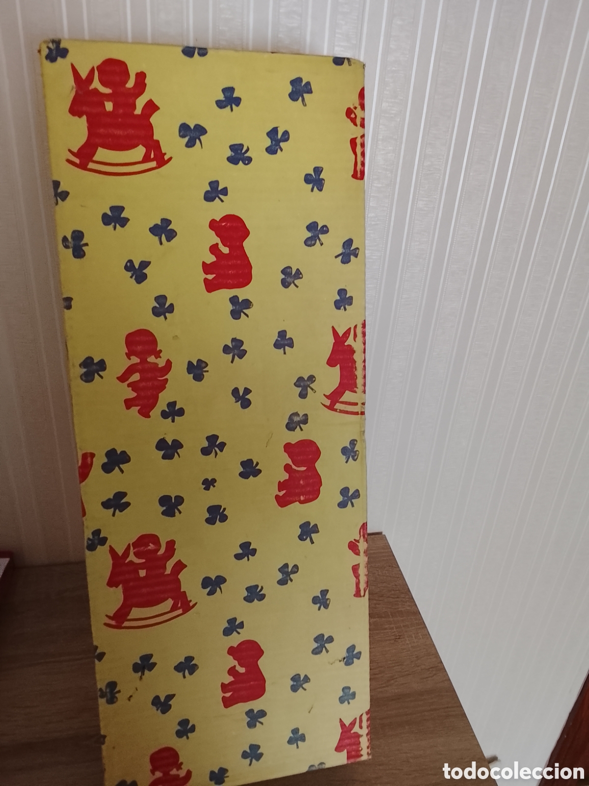 Vestidos Mu&ntilde;eca Espa&ntilde;ola Cl&aacute;sica: Antigua caja de mu&ntilde;eca Florido de los a&ntilde;os 60.