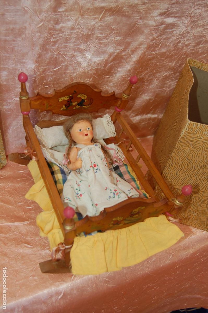 Vestidos mu&ntilde;eca espa&ntilde;ola cl&aacute;sica: cuna de madera y mu&ntilde;eca de celuloide en caja - Foto 2