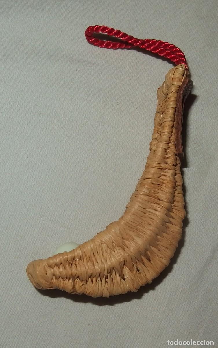 Vestidos mu&ntilde;eca espa&ntilde;ola cl&aacute;sica: CESTA CON PELOTA,PARA PELOTA VASCA,DE MU&Ntilde;ECO PELOTARI,DE UNOS 35 A 40 CMS DE ALTURA,A&Ntilde;OS 40 &Oacute; 50