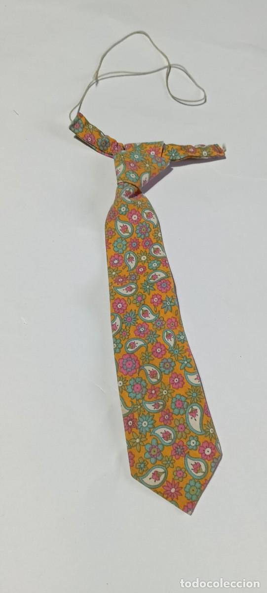 Vestidos mu&ntilde;eca espa&ntilde;ola cl&aacute;sica: Antigua corbata de goma para mu&ntilde;eca Macori estampada vintage a&ntilde;os 60 - 70