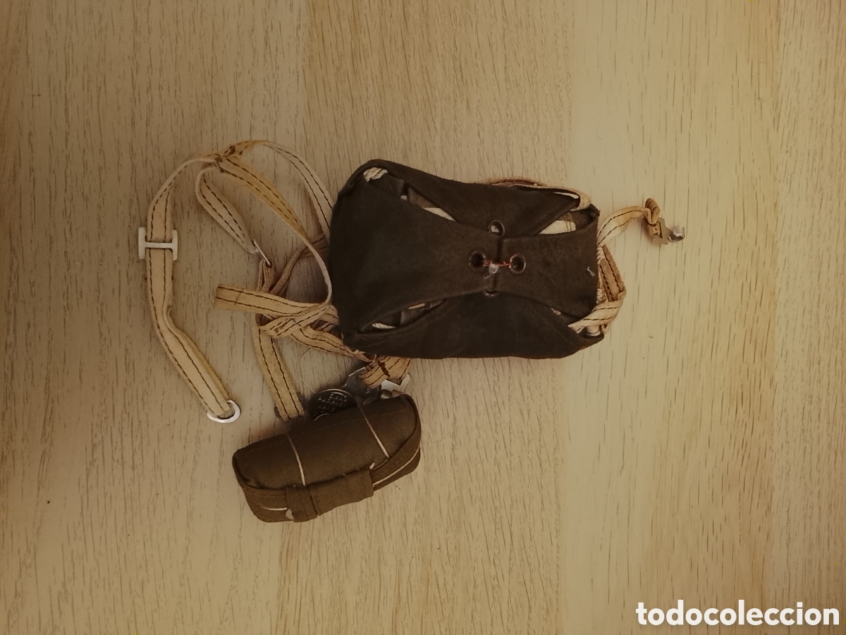 Vestidos mu&ntilde;eca espa&ntilde;ola cl&aacute;sica: Antiguo macuto militar de mu&ntilde;eco de de los a&ntilde;os 50-60.Ver fotos y leer descripci&oacute;n .