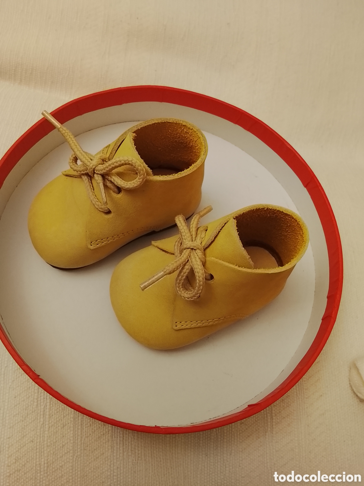 Vestidos mu&ntilde;eca espa&ntilde;ola cl&aacute;sica: Botitas de piel ,para mu&ntilde;eco Juanin Cadete ,o similar