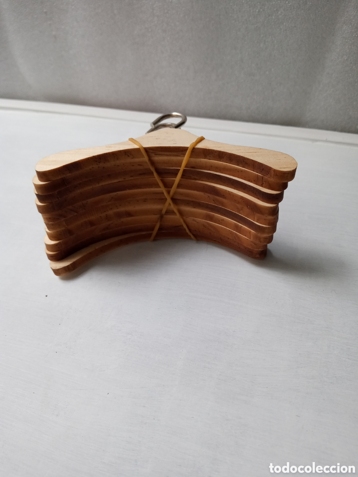 Vestidos mu&ntilde;eca espa&ntilde;ola cl&aacute;sica: Perchas de madera para mu&ntilde;ecaa - Foto 3