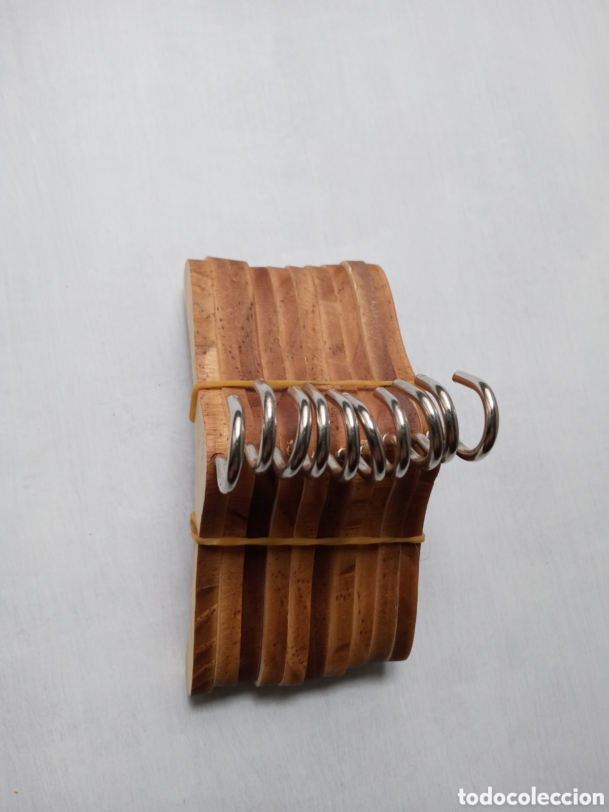 Vestidos mu&ntilde;eca espa&ntilde;ola cl&aacute;sica: Perchas de madera para mu&ntilde;ecaa - Foto 4