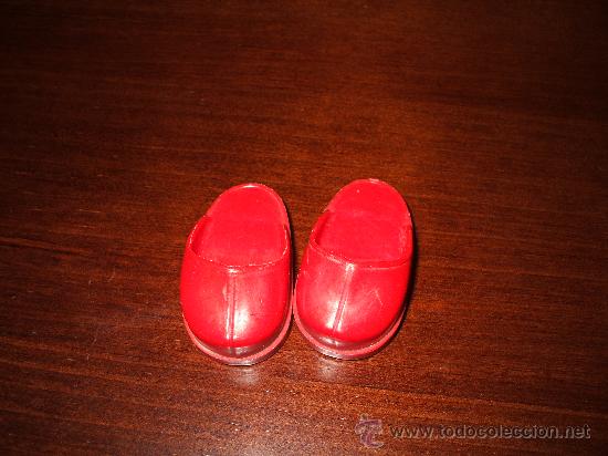 Vestidos mu&ntilde;ecas espa&ntilde;olas: Zuecos rojos de Nancy - Foto 1