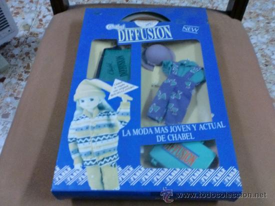 Vestidos mu&ntilde;ecas espa&ntilde;olas: Caja con vestido y complementos Mu&ntilde;eca Chabel DIFFUSION de FEBER - Foto 1