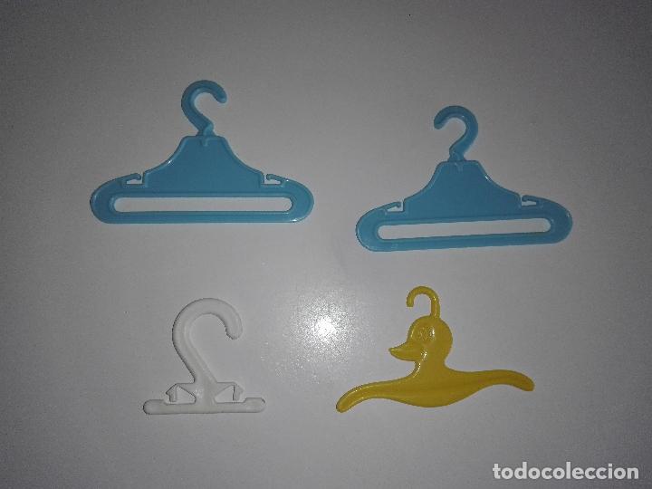 Vestidos mu&ntilde;ecas espa&ntilde;olas: Lote perchas de mu&ntilde;eca cpa - Foto 1