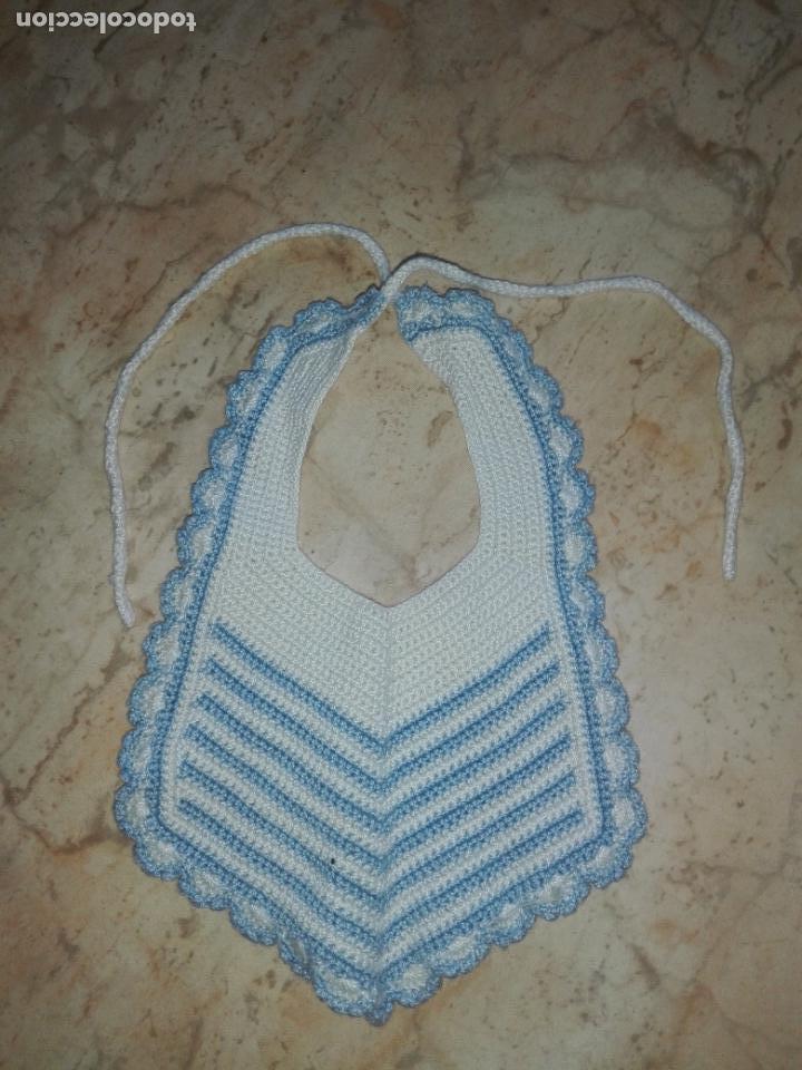 Vestidos mu&ntilde;ecas espa&ntilde;olas: Babero para mu&ntilde;eco bebe - Foto 1