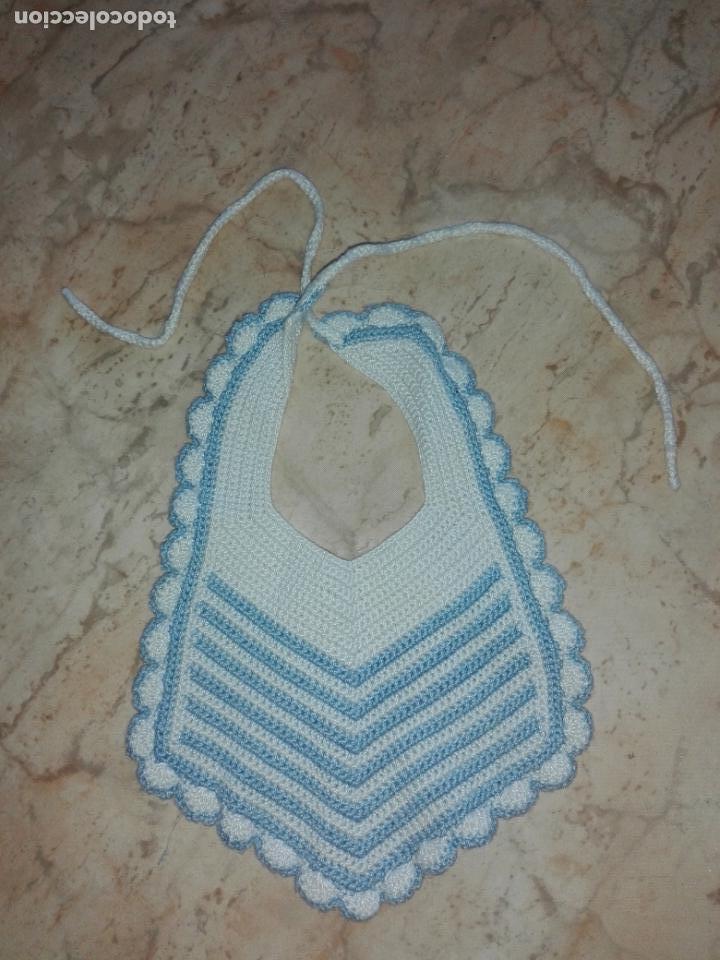 Vestidos mu&ntilde;ecas espa&ntilde;olas: Babero para mu&ntilde;eco bebe - Foto 2