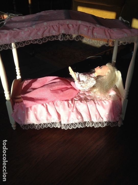 Vestidos mu&ntilde;ecas espa&ntilde;olas: Ropa de cama y cama con dosel de Barbie - Foto 1