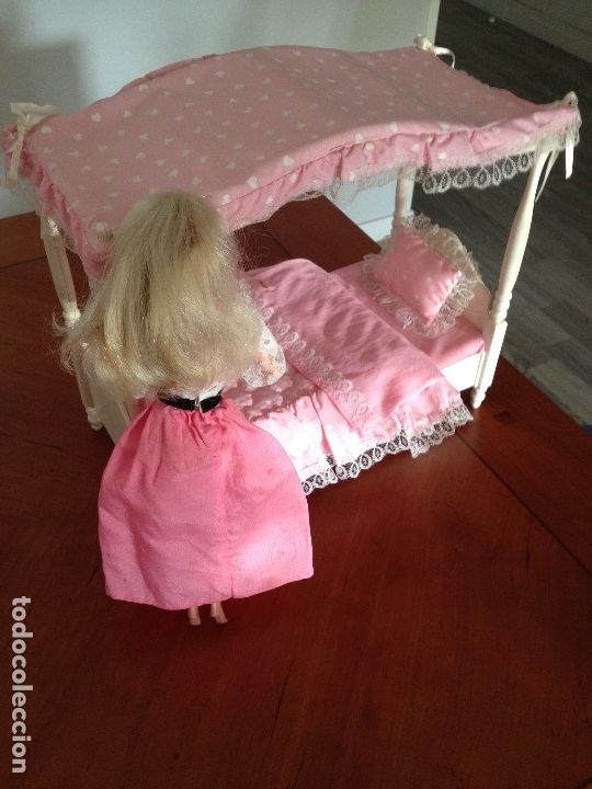 Vestidos mu&ntilde;ecas espa&ntilde;olas: Ropa de cama y cama con dosel de Barbie - Foto 3