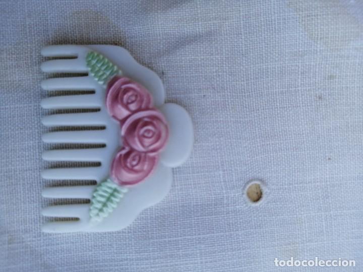 Vestidos mu&ntilde;ecas espa&ntilde;olas: Peine de mu&ntilde;eca con flores - Foto 1