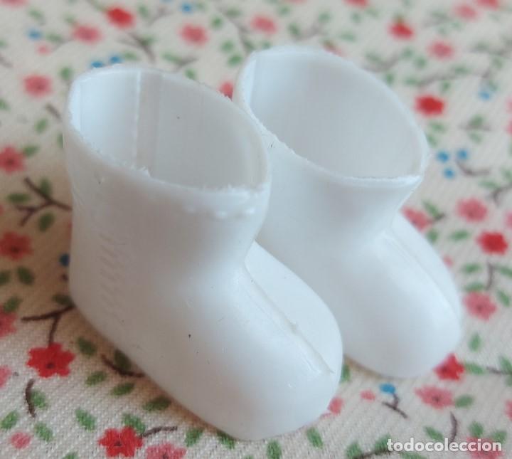 Vestidos muñecas españolas: Botitas, zapatitos.Muñeco Microbio de Gomyber años 80
