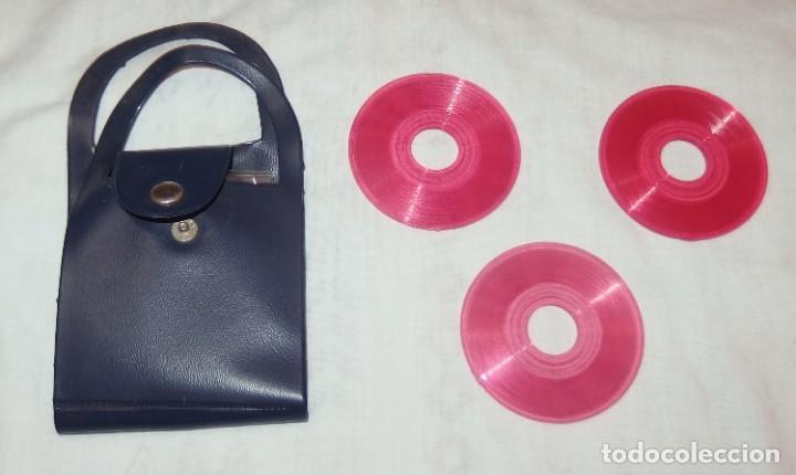 Vestidos muñecas españolas: BOLSO AZUL CON TRES DISCOS DE CANCIONES DE MUÑECAS(MICAELA,CAMELIA,....),AÑOS 60 Ó 70