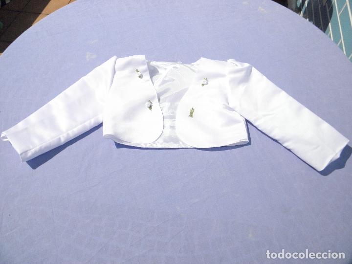Vestidos Muñecas Españolas: Chaqueta de gala blanca de raso, para muñeca niña o reborn - Foto 1 - 253574860